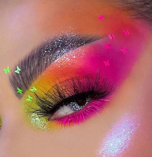 <h4>Ghost White</h4><h5><span style="text-decoration:underline">Bold neon makeup with ghost white lenses contrast</span></h5>